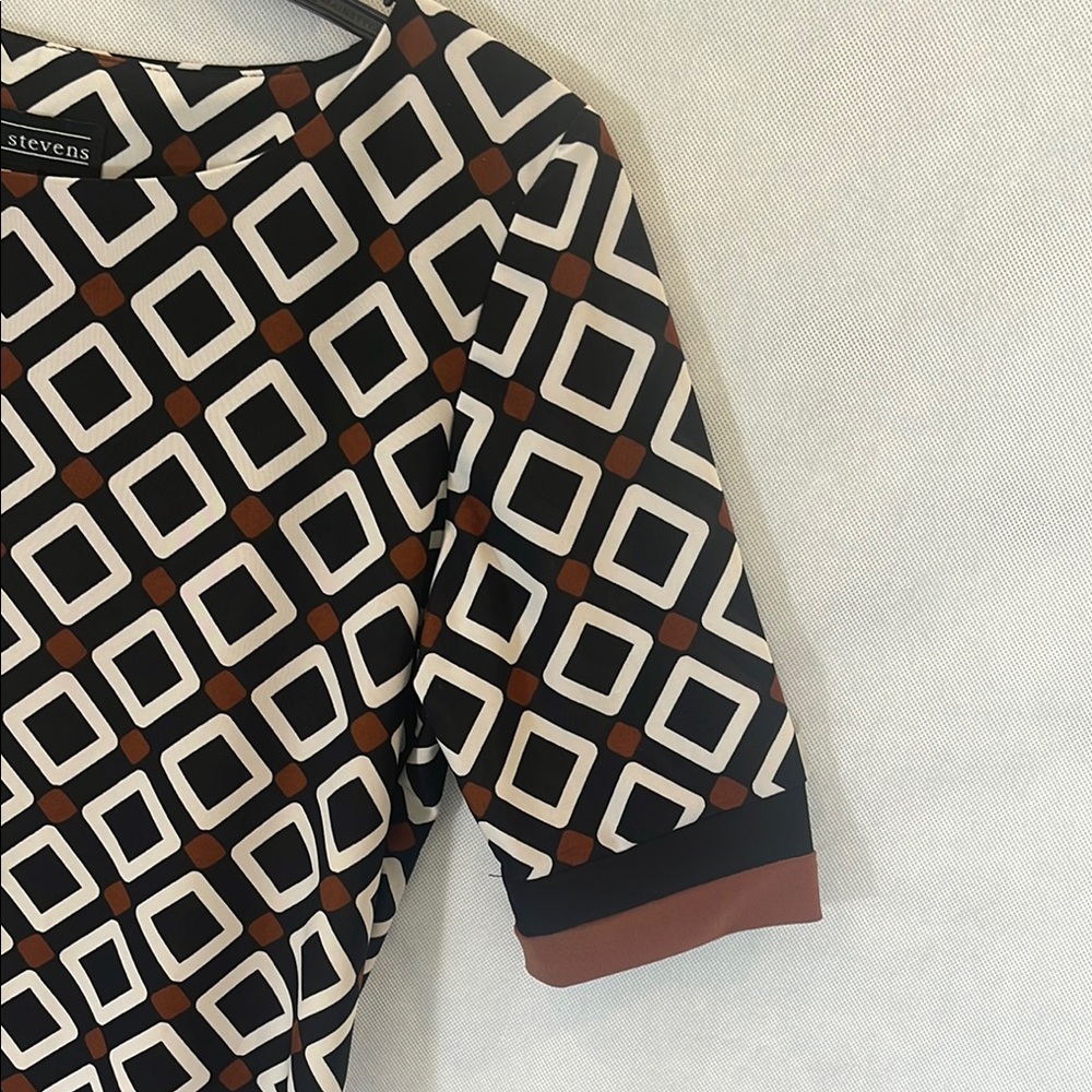 Geometric Patterned Dress - Picture 3 of 9